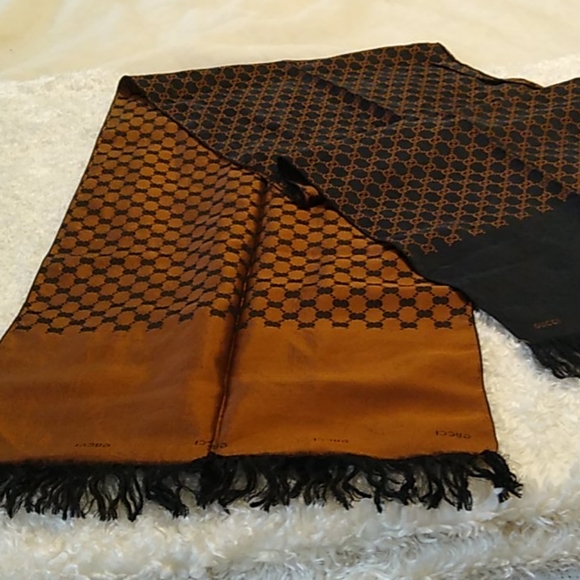 Vintage GUCCI 💯 Pure silk AUTH monogram scarf and a dust bag. - Picture 11 of 15